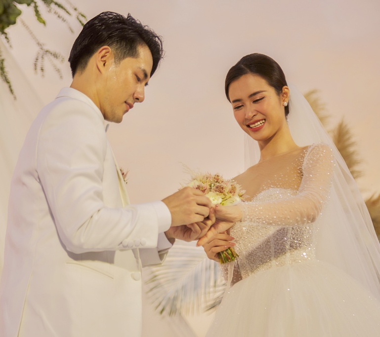 Đông Nhi Ông Cao Thắng nhẫn cưới ảnh 1 Dong Nhi Ong Cao Thang nhan cuoi anh 1