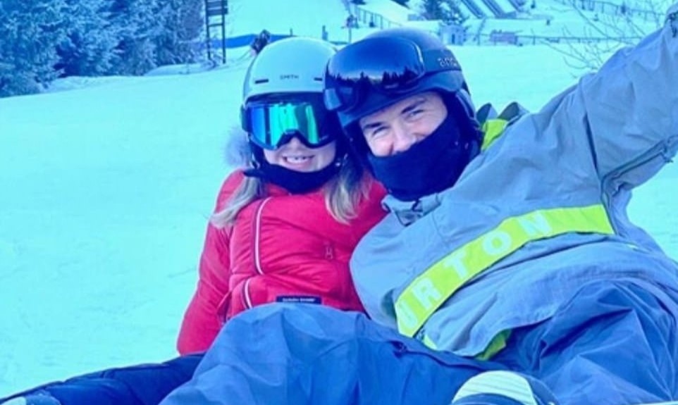 Gia dinh David Beckham truot tuyet tai Canada hinh anh