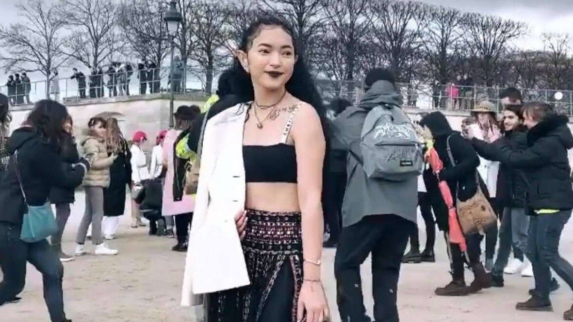 Chau Bui mac sexy giua thoi tiet 11 do C tai Phap hinh anh