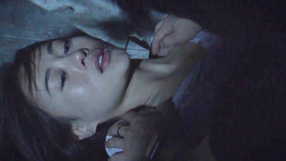 Phuong Oanh xa than voi nhung canh quay bi danh dap, cuong buc hinh anh