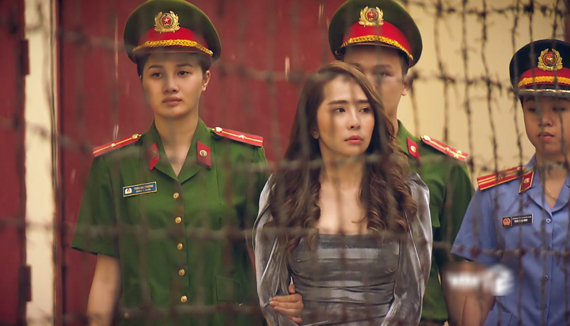 Sinh tu Quynh Trinh Mai Hong Vu anh 1