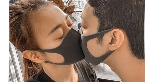 Phuong Oanh dang anh hon ban trai qua lop khau trang hinh anh