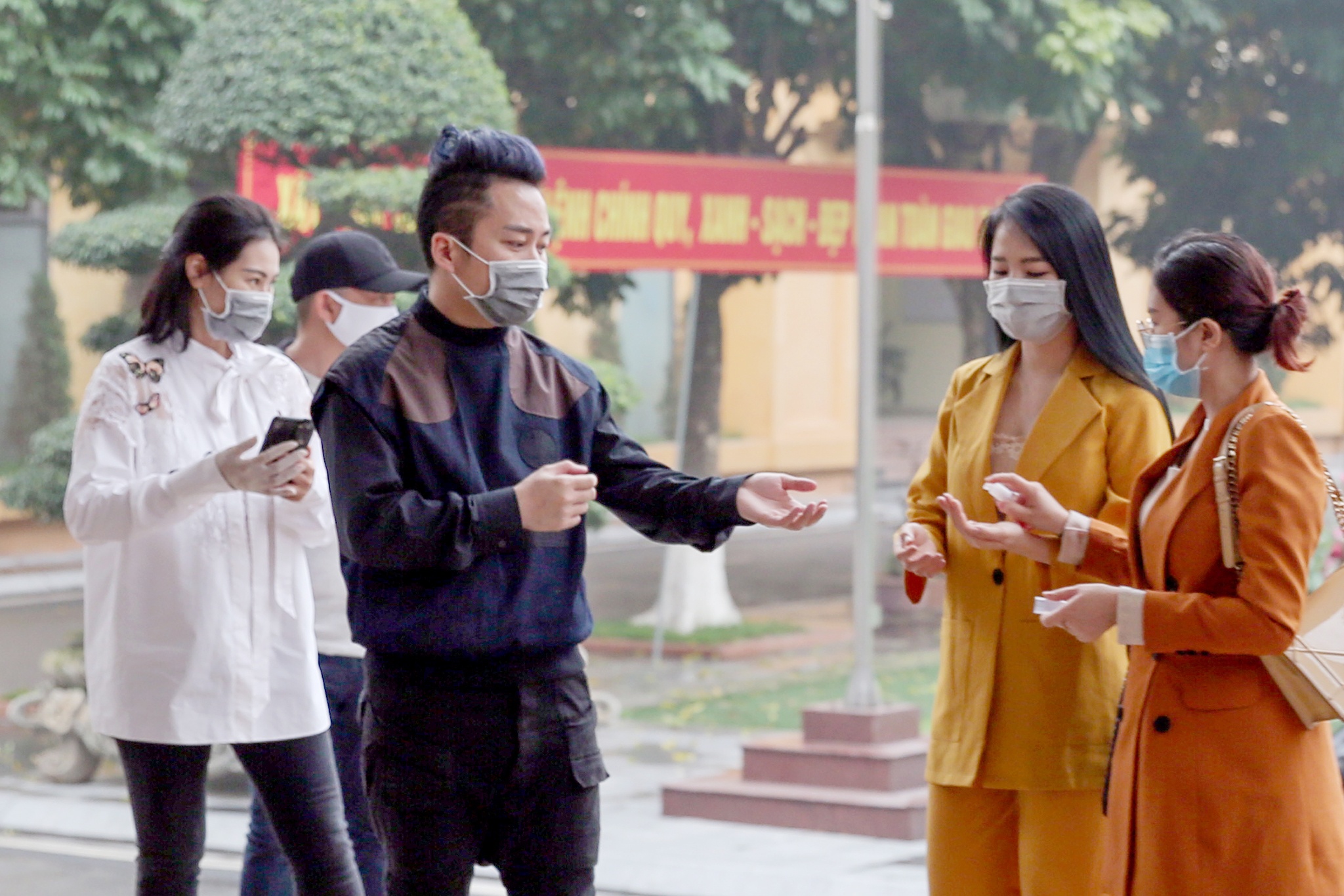 Tung Duong quyen gop chong dich anh 1