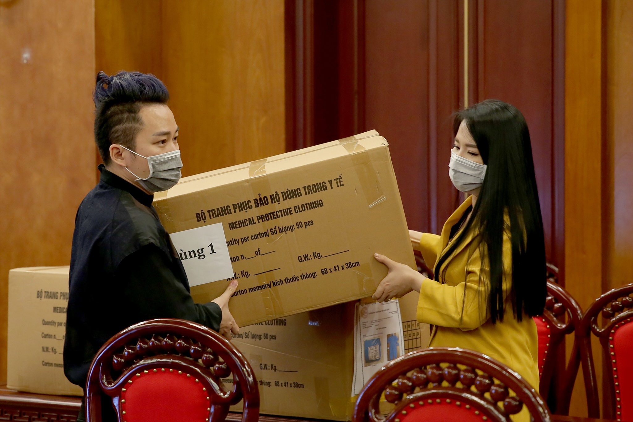 Tung Duong quyen gop chong dich anh 2