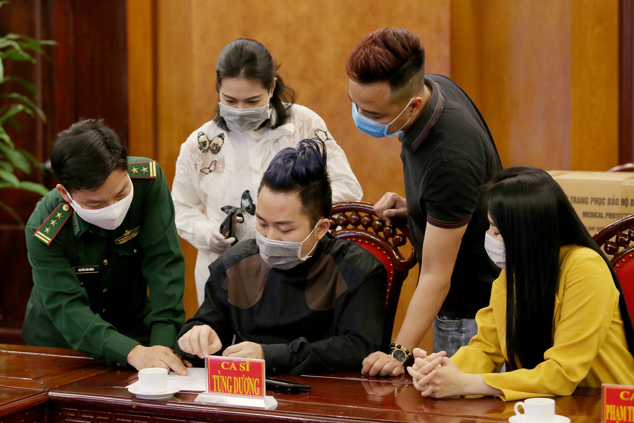 Tung Duong quyen gop chong dich anh 3