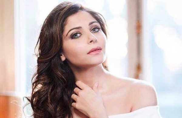 Minh tinh An Do, thanh vien Bon Jovi mac Covid-19 hinh anh