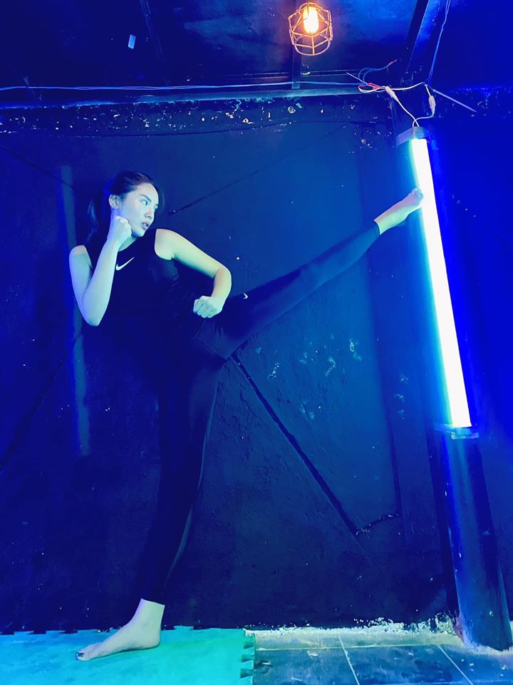 Sao Viet lam gi mua dich anh 9