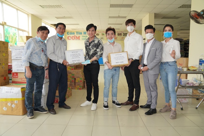 Jack ung ho chong dich Covid-19 anh 2