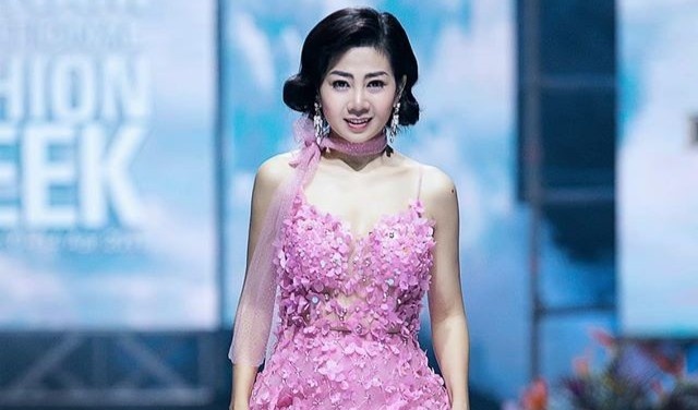 Dau gia chiec vay Mai Phuong tung mac dien catwalk hinh anh