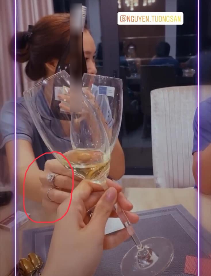 A hau Tuong San dinh hon anh 1