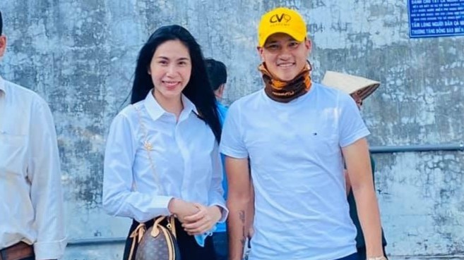 Thuy Tien phat gao mien phi cho nguoi ngheo hinh anh