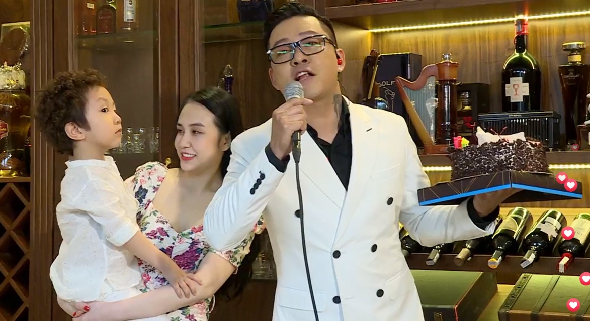 Tuan Hung ky niem ngay cuoi anh 1