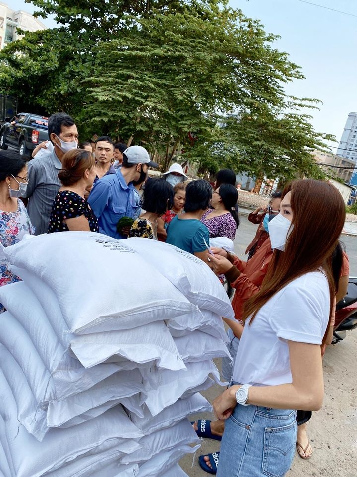 Minh Hang phat gao mua dich anh 2