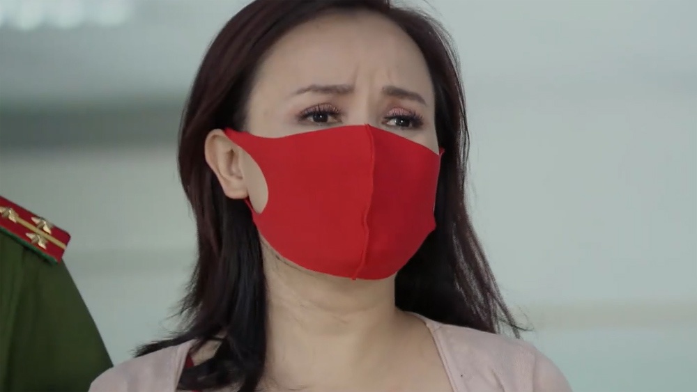 Co Xuyen meu mao khi bi cong an bat trong 'Nhung ngay khong quen' hinh anh