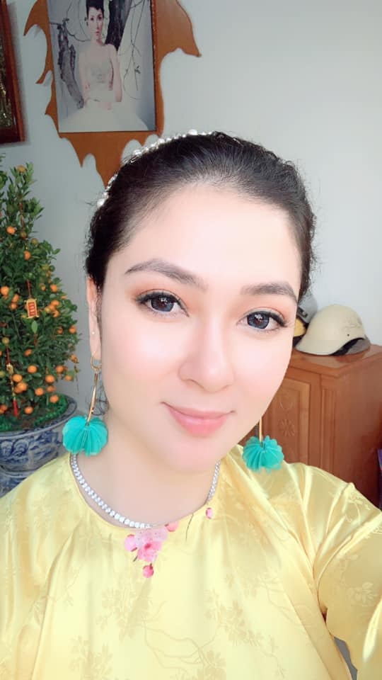 Hoa hau Nguyen Thi Huyen anh 4