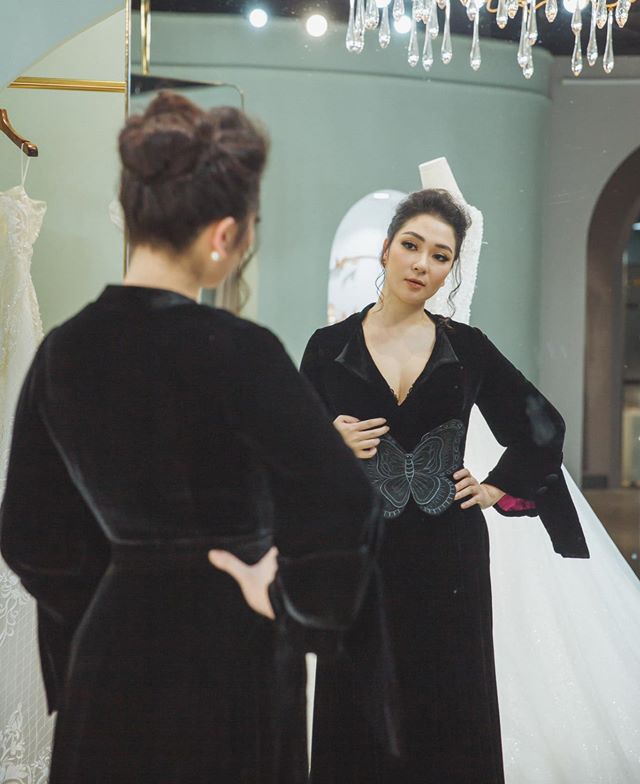 Hoa hau Nguyen Thi Huyen anh 7