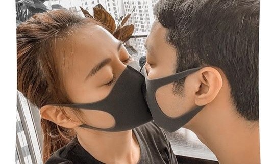 Khoanh khac hanh phuc ben ban trai cua dan dien vien phim gio vang hinh anh