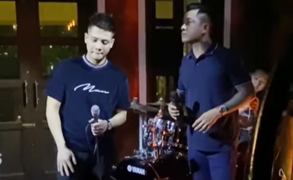 Tuan Hung song ca 'Tim lai bau troi' cung Quan A.P hinh anh
