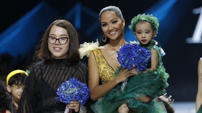 Mau nhi Viet qua doi vi ung thu mau hinh anh