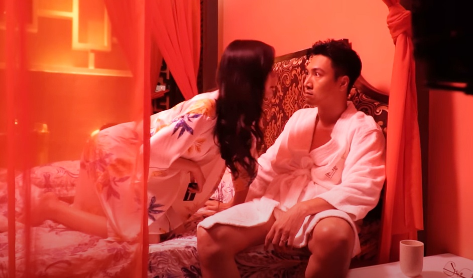 Hau truong canh than mat cua Manh Truong voi ban dien nu hinh anh