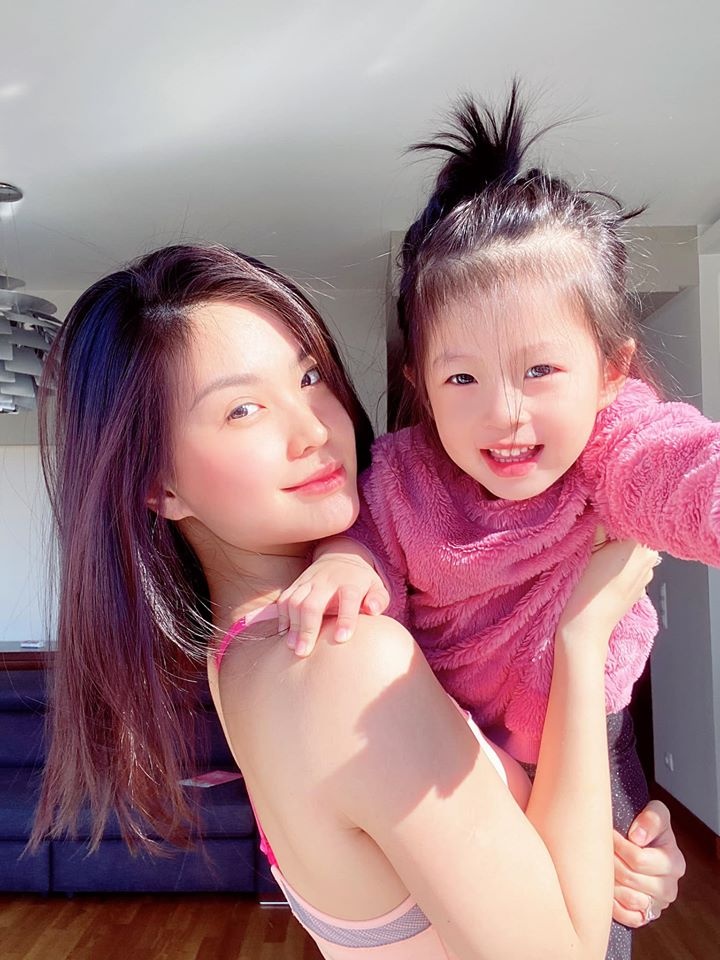 Hoa hau A hau Viet ket hon tuoi 30 anh 15