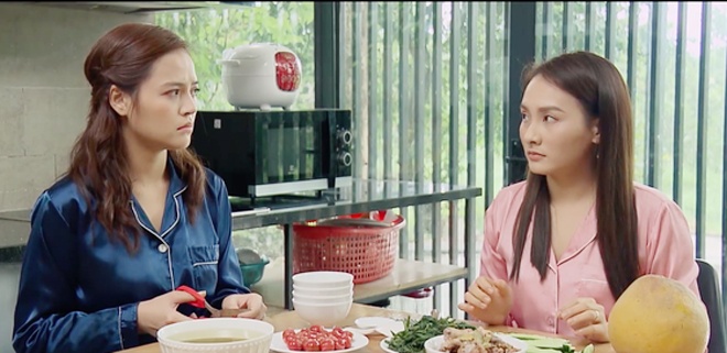 Bao Thanh deo khau trang nguoc anh 2