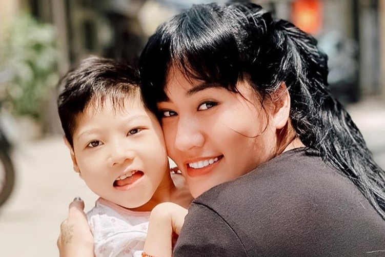 Tam su xuc dong cua dien vien 'Ve nha di con' cho con gai 9 tuoi hinh anh