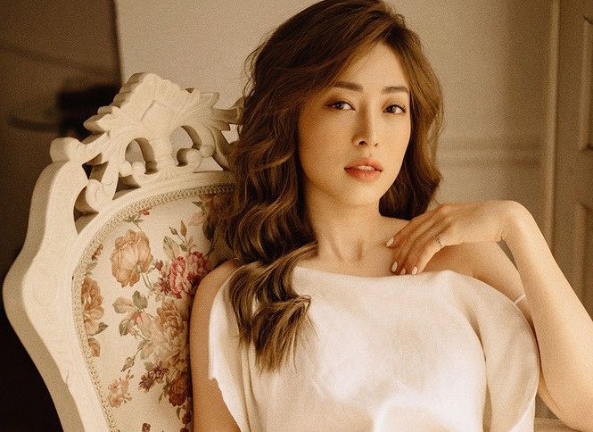 A hau Phuong Nga: 'Toi mo long sau khi doc sach' hinh anh