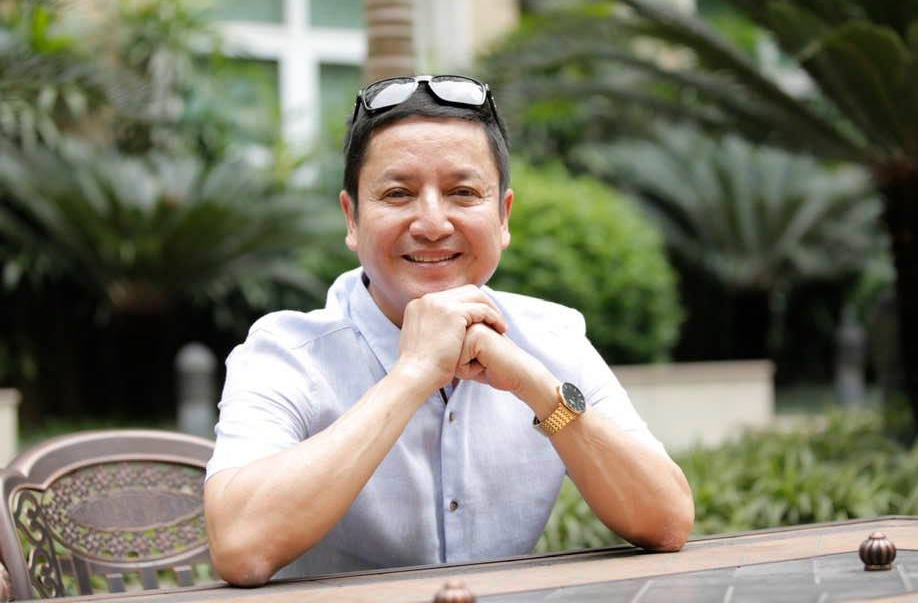 San khau mo cua NSUT Chi Trung anh 2