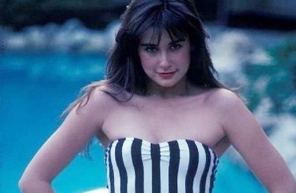 Demi Moore dang anh mac ao tam thoi tre hinh anh