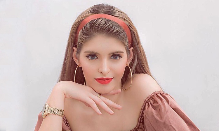 Andrea Aybar va loat nguoi dep tro lai man anh sau nhieu nam vang bong hinh anh