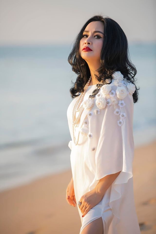 Thanh Lam Hong Nhung doc than anh 1