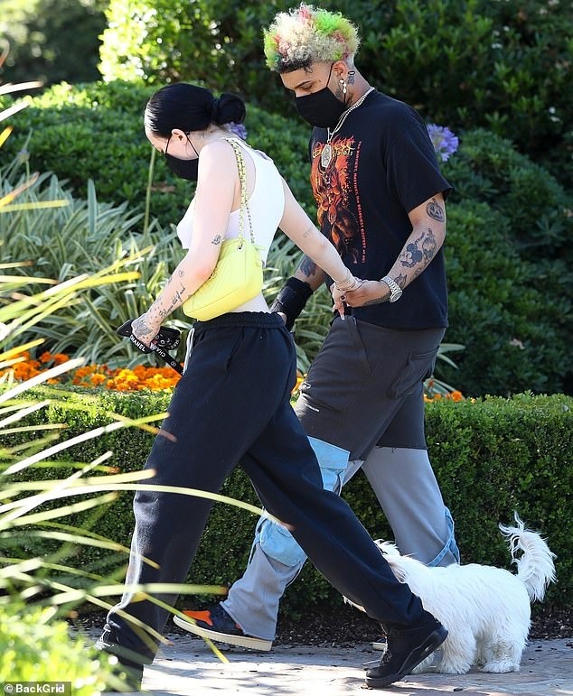 Em gai Miley Cyrus ban trai anh 2