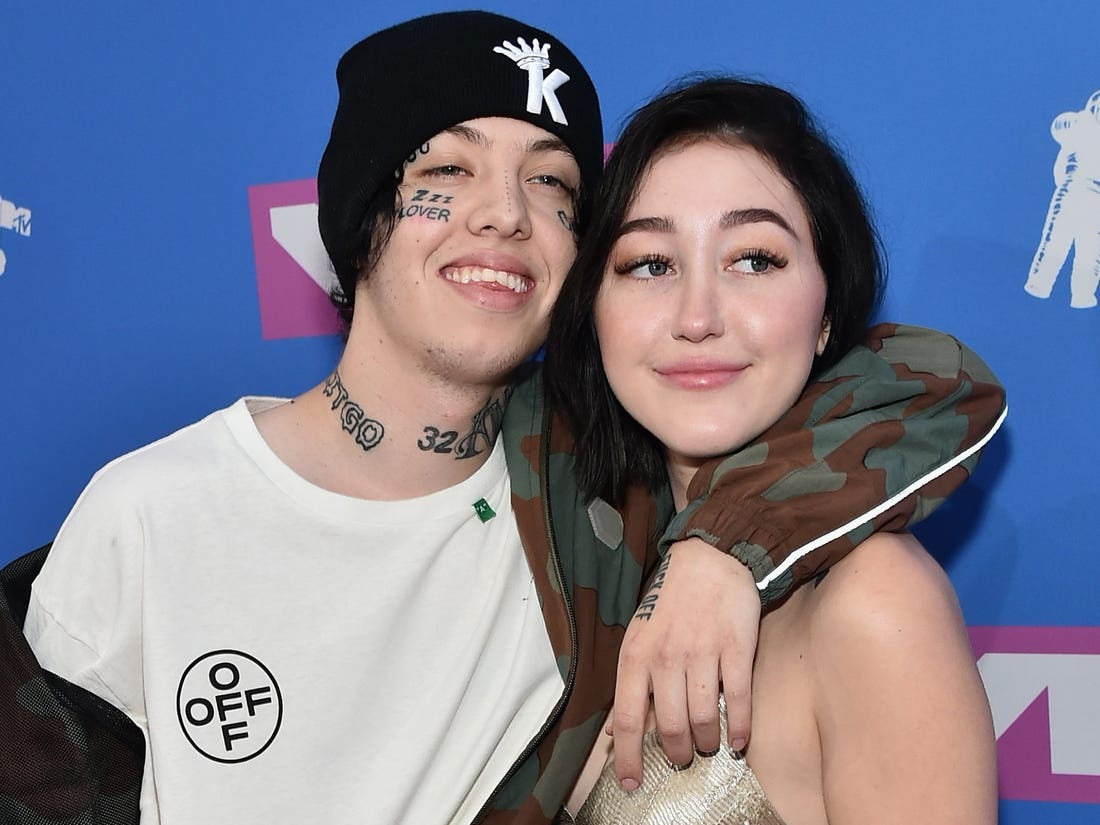 Em gai Miley Cyrus ban trai anh 3