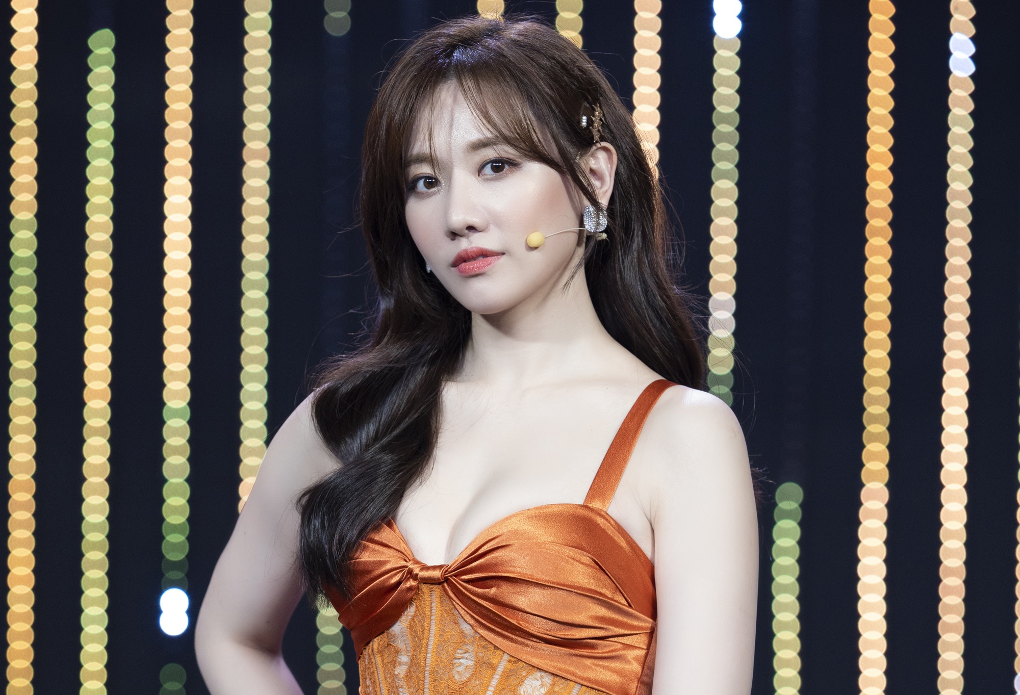 Hari Won ke ve nu hon dau tien hinh anh