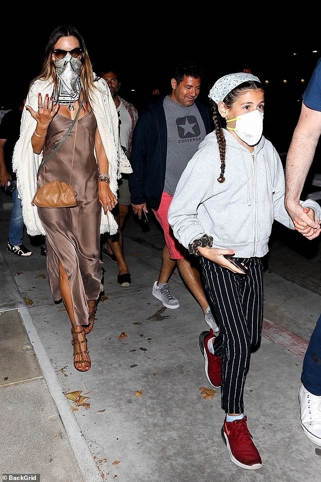 Thien than noi y Alessandra Ambrosio anh 1