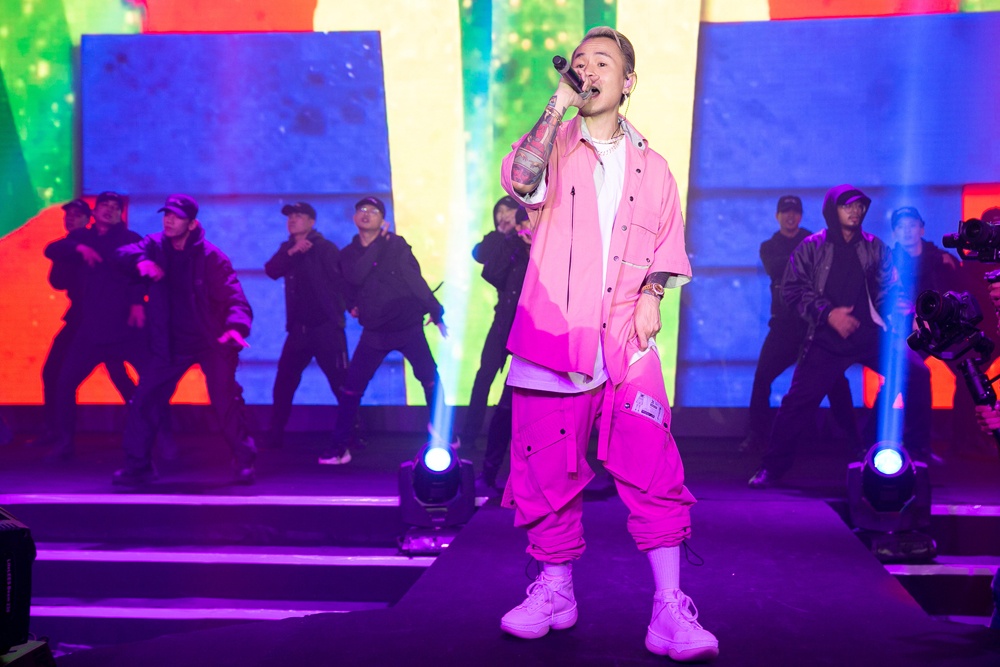 Binz hen ho Chau Bui anh 2