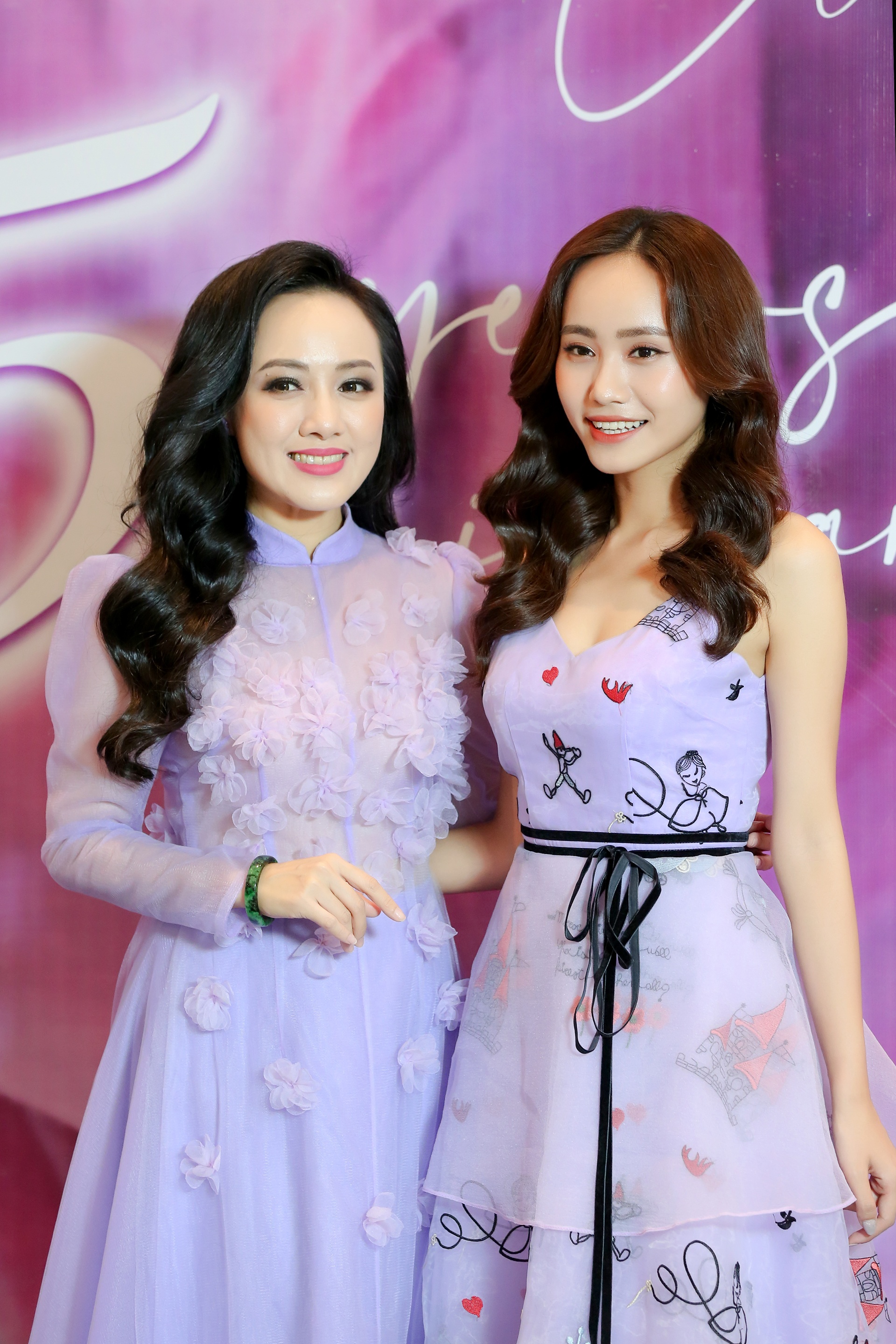 BTV Thoi su Hoai Anh dien thoi trang anh 2