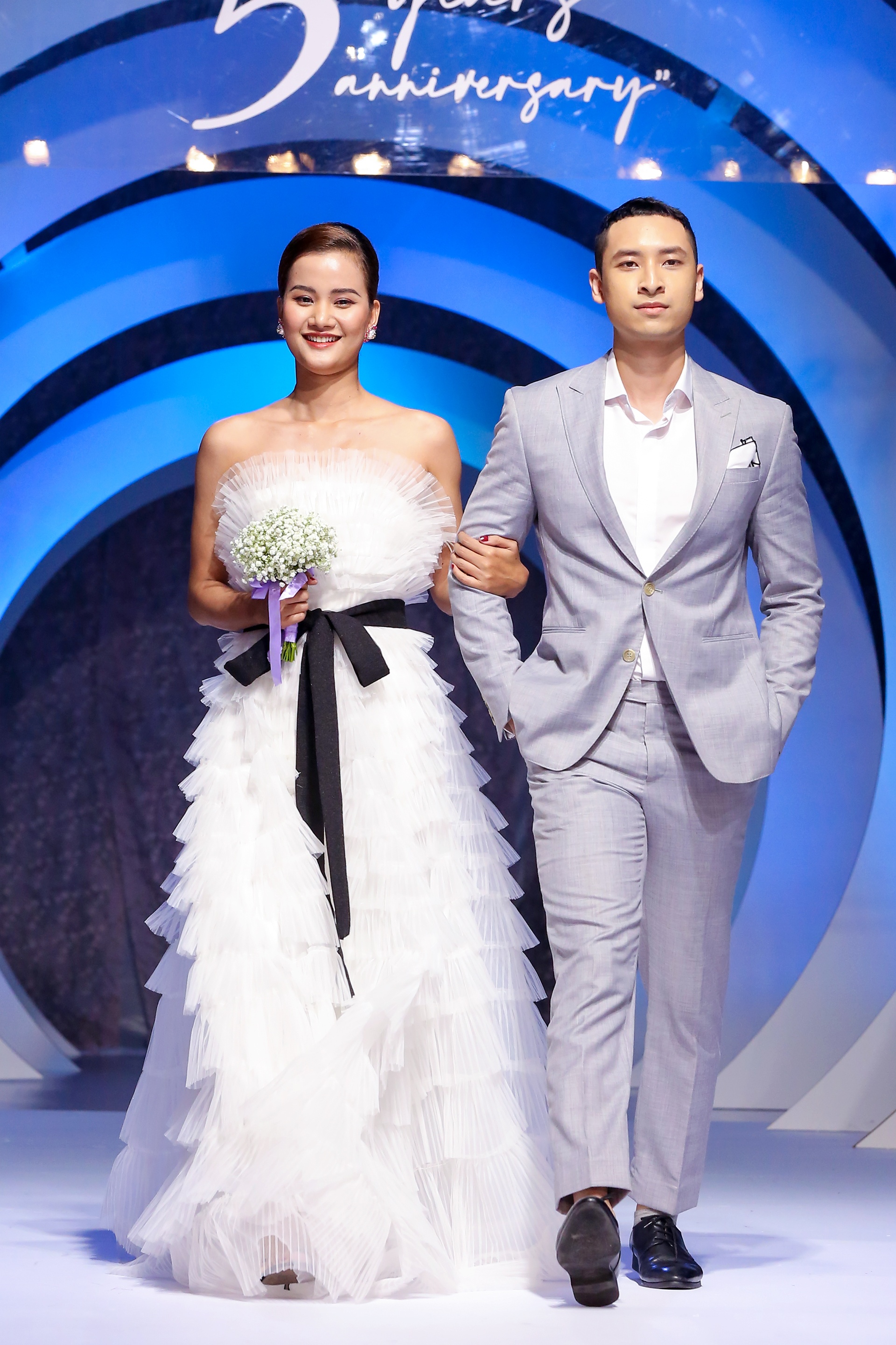 BTV Thoi su Hoai Anh dien thoi trang anh 11