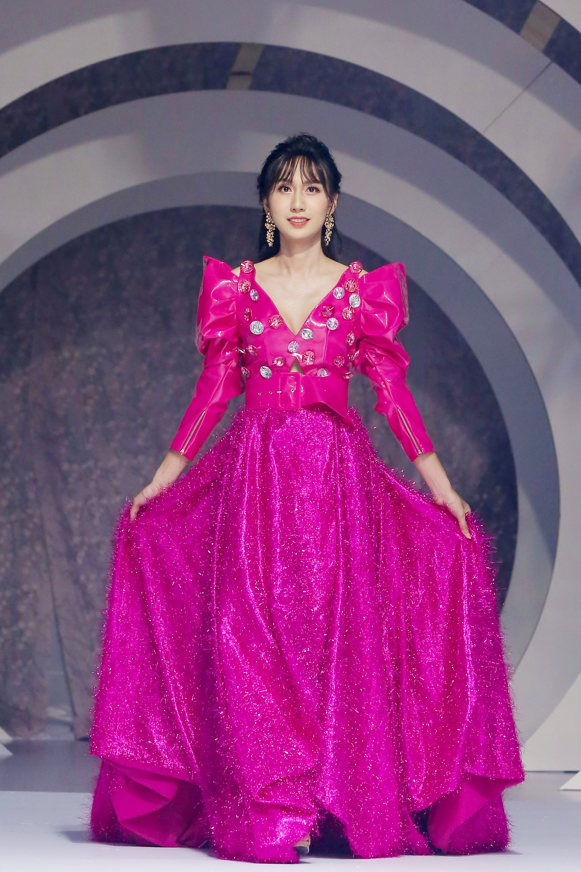 BTV Thoi su Hoai Anh dien thoi trang anh 15