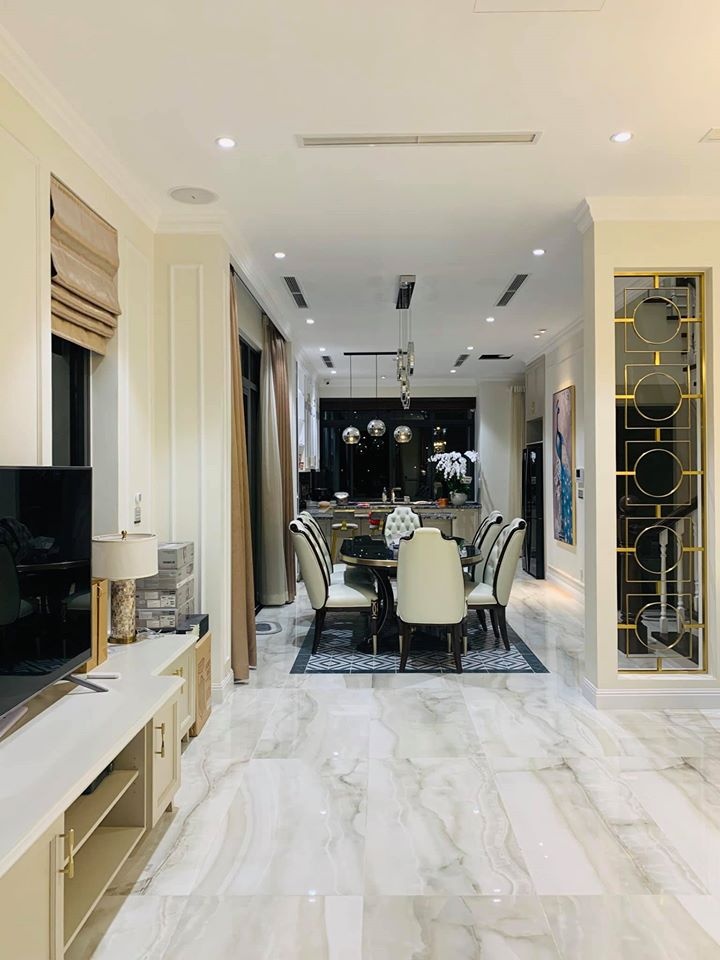 Van Hugo va con trai anh 2