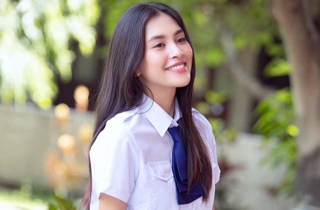 Hoa hau Tieu Vy ung ho Da Nang 100 trieu dong chong dich hinh anh