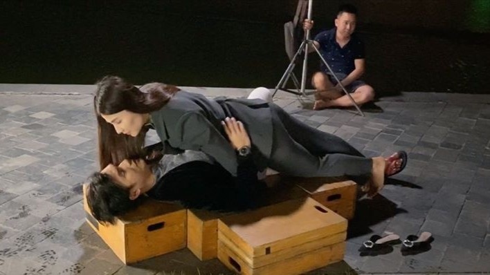 Hau truong canh quay cua Diem My 9X va Nhan Phuc Vinh hinh anh