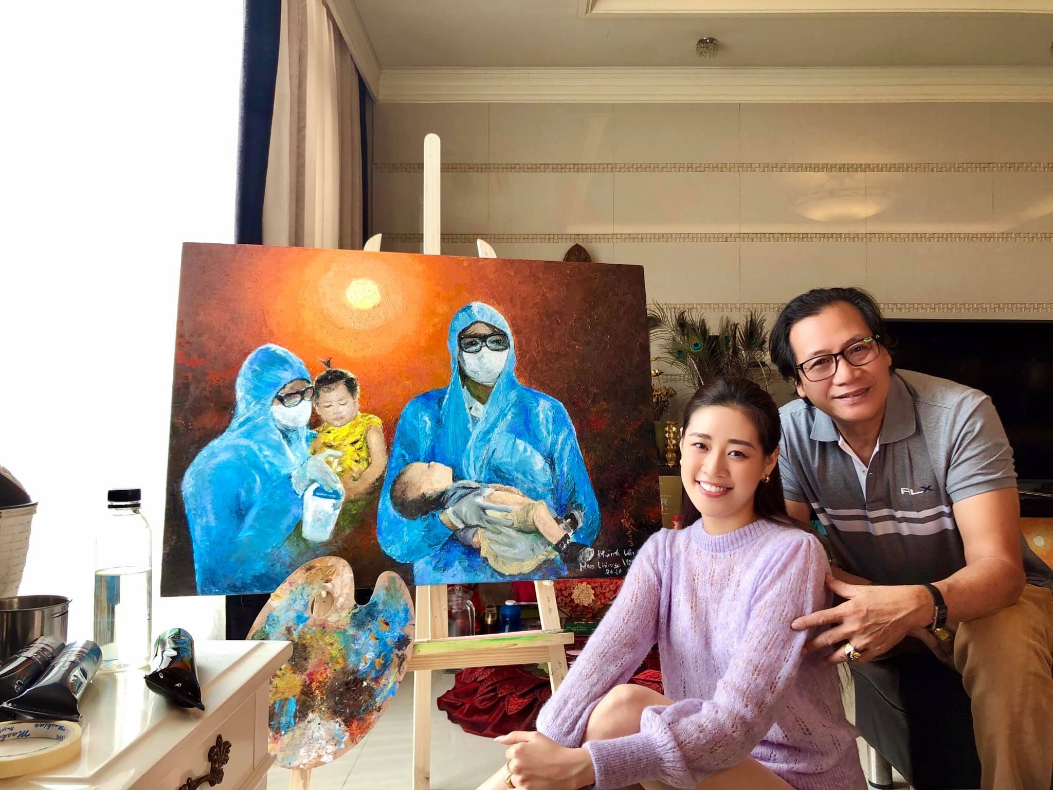 Hoa hau Khanh Van dau gia tranh tu ve de ung ho chong dich hinh anh