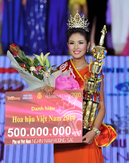 Hoa hau Ngoc Han anh 2