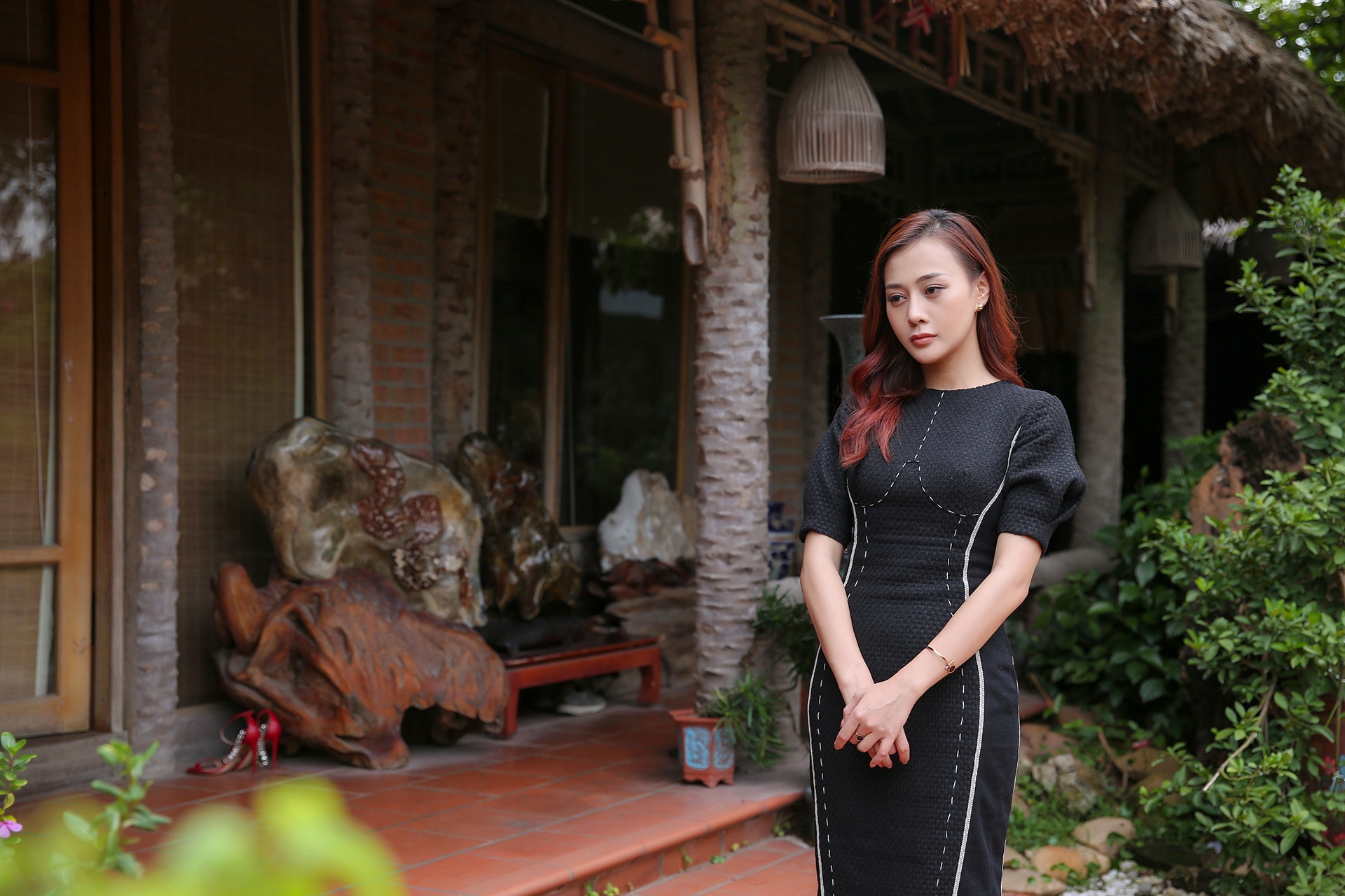 Phuong Oanh quay lai boi canh dong Thien Thai cua 'Quynh bup be' hinh anh