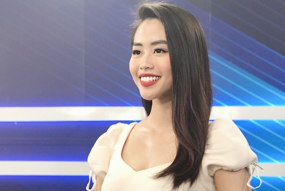 Bien tap vien truyen hinh thi Hoa hau Viet Nam hinh anh