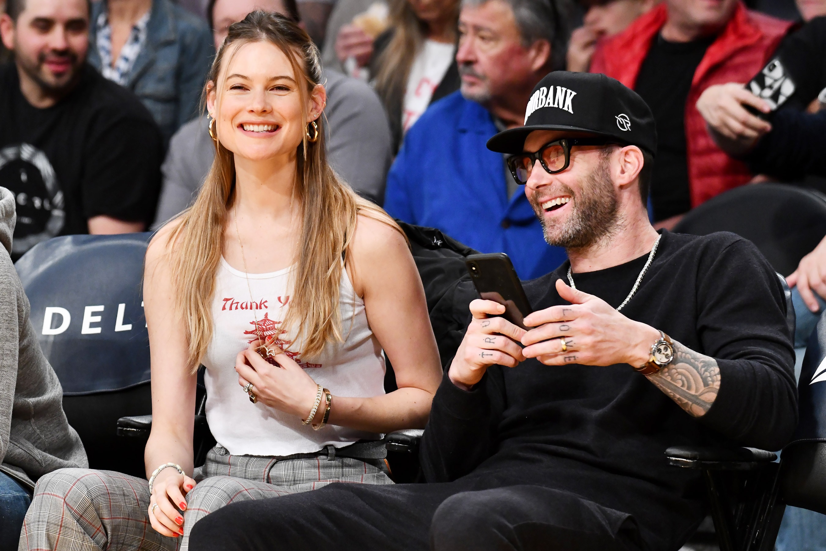 Hon nhan hanh phuc cua cac thien than noi y hinh anh