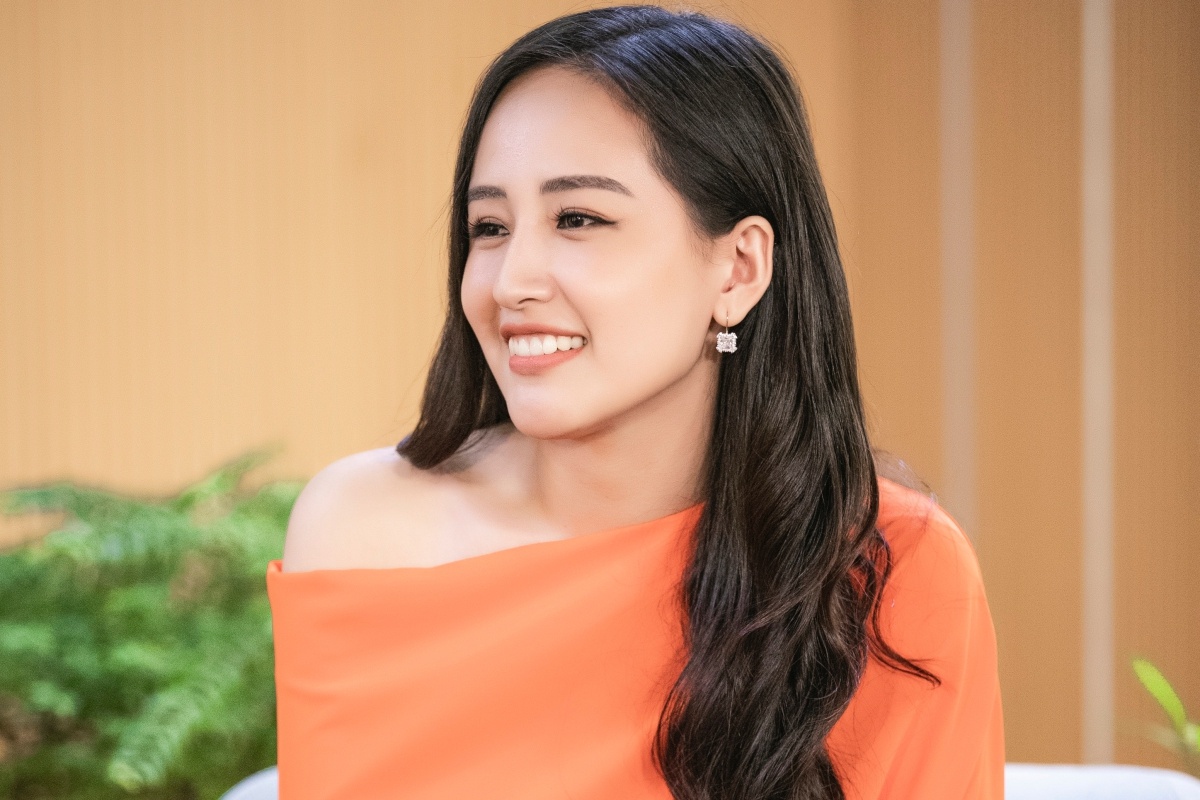 Mai Phuong Thuy on ao ao dai anh 1