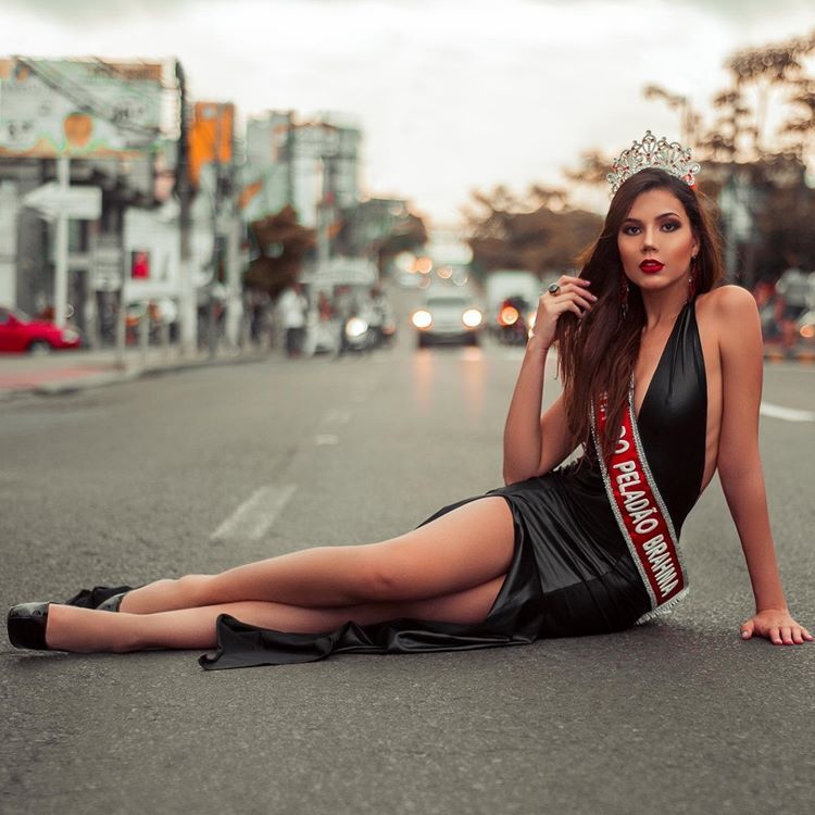 Hoa hau Trai Dat 2020 anh 9